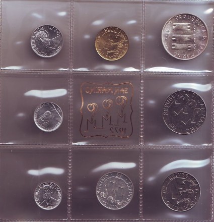 Годовой набор монет Сан-Марино (8 шт) 1972 года. (с марками) Годовой набор монет Сан-Марино (8 шт) 1972 года. (с марками)