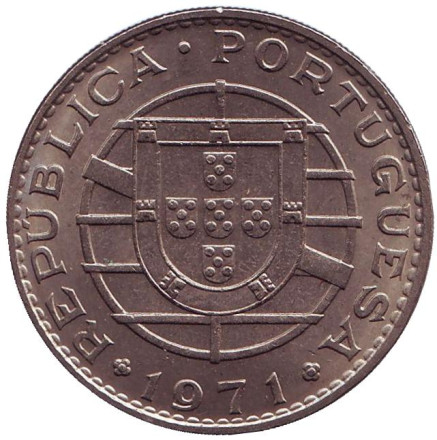 Монета 20 эскудо. 1971 год, Республика Сан-Томе и Принсипи в составе Португалии. Монета 20 эскудо. 1971 год, Республика Сан-Томе и Принсипи в составе Португалии.