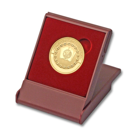 Первоклассник. Колокольчики. Памятная медаль, в футляре. ММД. Первоклассник. Колокольчики. Памятная медаль, в футляре. ММД.