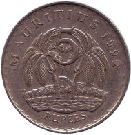 Монета 5 рупий. 1992 год, Маврикий. (из обращения). Пальмы. Сивусагур Рамгулам. Монета 5 рупий. 1992 год, Маврикий. (из обращения). Пальмы. Сивусагур Рамгулам.