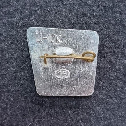 Юноша укрощает коня. Скульптура Аничкова моста. Ленинград. Значок. СССР.