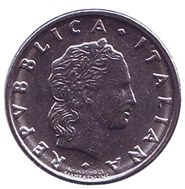 Монета 50 лир. 1995 год, Италия. Бог огня Вулкан у наковальни.