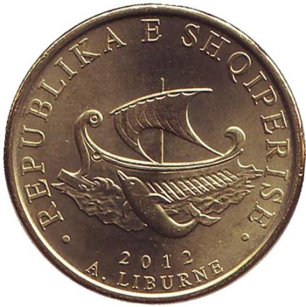 Монета 20 леков. 2012 год, Албания. UNC. Древнее парусно-гребное судно (Либурна).