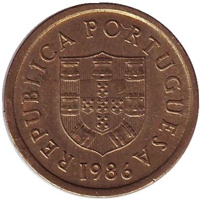 Монета 1 эскудо. 1986 год, Португалия. Старый тип. Монета 1 эскудо. 1986 год, Португалия. Старый тип.