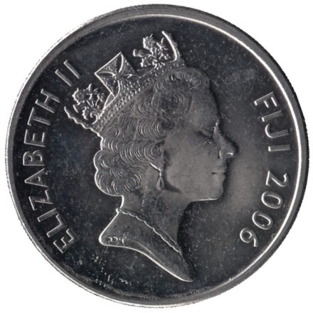 Монета 20 центов. 2006 год, Фиджи. Культовый атрибут Tabua (зуб кита) на плетеном шнурке. Монета 20 центов. 2006 год, Фиджи. Культовый атрибут Tabua (зуб кита) на плетеном шнурке.