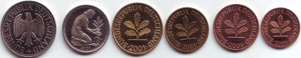 2001-2d2.jpg 2001-2d2.jpg