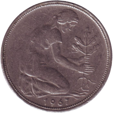 Монета 50 пфеннигов. 1967 (F) год, ФРГ. Женщина, сажающая дуб.