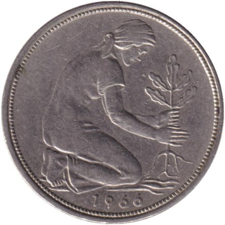 Монета 50 пфеннигов. 1966 (J) год, ФРГ. Женщина, сажающая дуб.