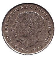 Монета 2 марки. 1979 год (D), ФРГ. Теодор Хойс. Монета 2 марки. 1979 год (D), ФРГ. Теодор Хойс.