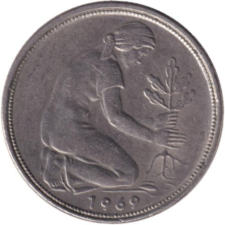 Монета 50 пфеннигов. 1969 (F) год, ФРГ. Женщина, сажающая дуб.