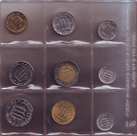 Годовой набор монет Сан-Марино (9 шт) 1985 года в банковской упаковке. Годовой набор монет Сан-Марино (9 шт) 1985 года в банковской упаковке.