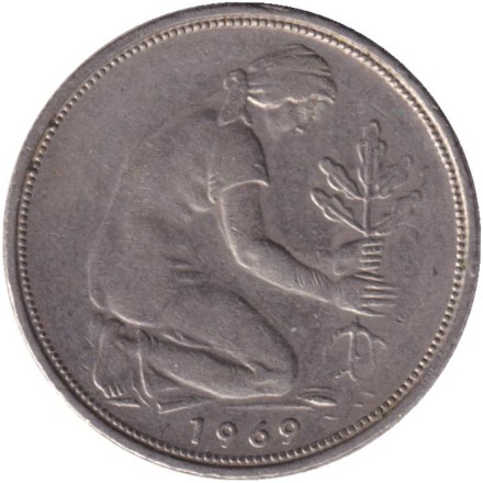 Монета 50 пфеннигов. 1969 (G) год, ФРГ. Женщина, сажающая дуб.