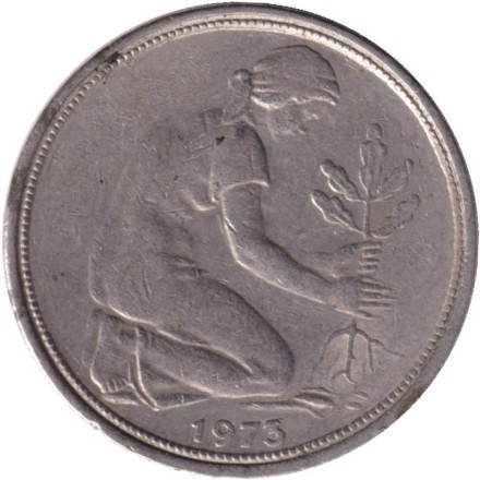 Монета 50 пфеннигов. 1973 (F) год, ФРГ. Женщина, сажающая дуб.