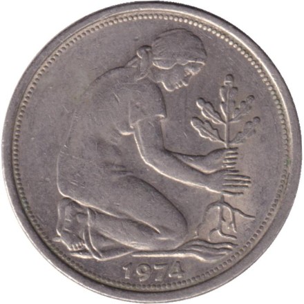Монета 50 пфеннигов. 1974 (F) год, ФРГ. Женщина, сажающая дуб.