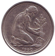 Монета 50 пфеннигов. 1990 (A) год, ФРГ. Женщина, сажающая дуб. Монета 50 пфеннигов. 1990 (A) год, ФРГ. Женщина, сажающая дуб.