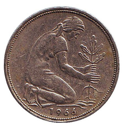 Монета 50 пфеннигов. 1966 (D) год, ФРГ. Женщина, сажающая дуб.