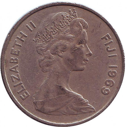 Монета 20 центов. 1969 год, Фиджи. Культовый атрибут Tabua (зуб кита) на плетеном шнурке.