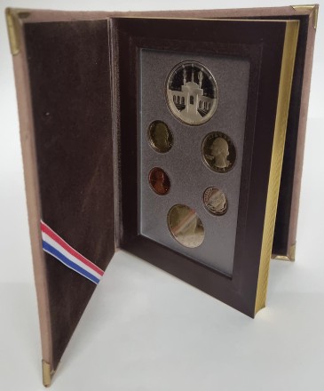 XXIII олимпийские игры в Лос-Анджелесе. Набор из 6 монет номиналами 1, 5, 10, 25, 50 центов и 1 доллар. 1984 год, США. (Proof). XXIII олимпийские игры в Лос-Анджелесе. Набор из 6 монет номиналами 1, 5, 10, 25, 50 центов и 1 доллар. 1984 год, США. (Proof).