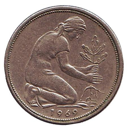 Монета 50 пфеннигов. 1969 (J) год, ФРГ. Женщина, сажающая дуб.