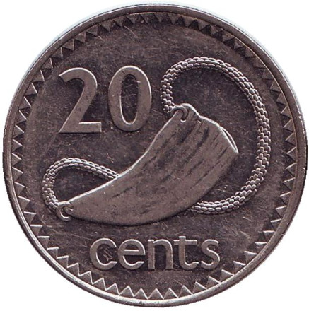 Монета 20 центов. 1990 год, Фиджи. Культовый атрибут Tabua (зуб кита) на плетеном шнурке.