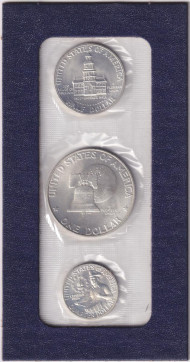 Набор из 3-х монет номиналами 25, 50 центов и 1 доллар. 1976 год, США. 200 лет независимости. Набор из 3-х монет номиналами 25, 50 центов и 1 доллар. 1976 год, США. 200 лет независимости.