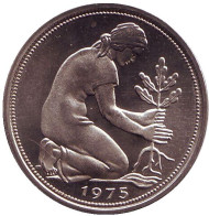 Монета 50 пфеннигов. 1975 (G) год , ФРГ. Женщина, сажающая дуб. Монета 50 пфеннигов. 1975 (G) год , ФРГ. Женщина, сажающая дуб.