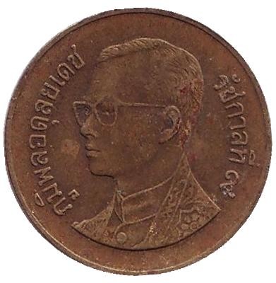 Монета 50 сатангов. 1988 год, Таиланд. Буддийский храм.