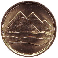 Монета 1 пиастр. 1984 год, Египет. Пирамиды. Христианская дата слева. UNC. Монета 1 пиастр. 1984 год, Египет. Пирамиды. Христианская дата слева. UNC.