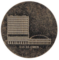 Дом учителя в Берлине. Сувенирный жетон. 