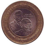 Монета 10 рупий. 2015 год, Индия. 100-летие возвращения Махатмы Ганди из Южной Африки. ("♦" - Мумбаи). Монета 10 рупий. 2015 год, Индия. 100-летие возвращения Махатмы Ганди из Южной Африки. ("♦" - Мумбаи).