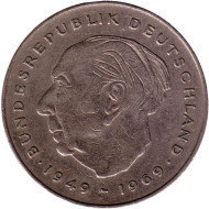 Монета 2 марки. 1979 год (G), ФРГ. Теодор Хойс. Монета 2 марки. 1979 год (G), ФРГ. Теодор Хойс.