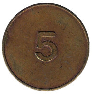 Игровой жетон "5 CEM", Великобритания. Игровой жетон "5 CEM", Великобритания.