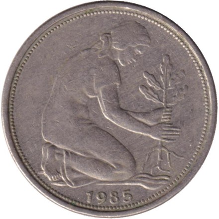 Монета 50 пфеннигов. 1985 год (F), ФРГ. Женщина, сажающая дуб.