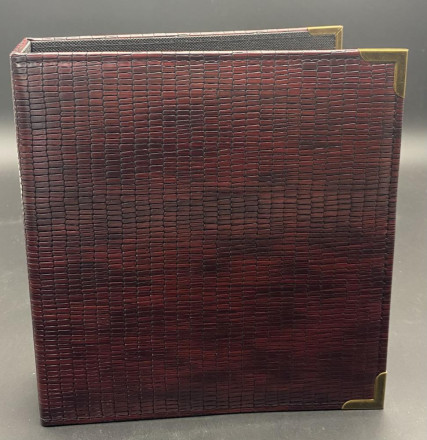 Альбом вертикальный 230х270х50 мм (Оптима), без листов, с металлическими уголками, с тиснением. Альбом вертикальный 230х270х50 мм (Оптима), без листов, с металлическими уголками, с тиснением.