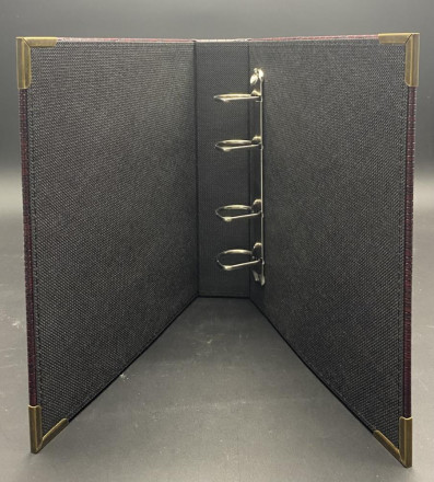 Альбом вертикальный 230х270х50 мм (Оптима), без листов, с металлическими уголками, с тиснением. Альбом вертикальный 230х270х50 мм (Оптима), без листов, с металлическими уголками, с тиснением.