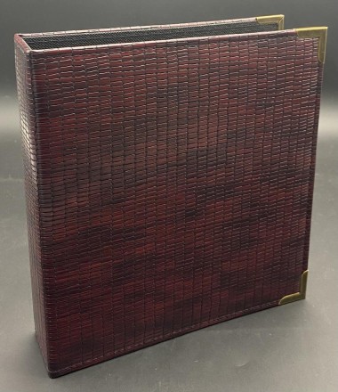 Альбом вертикальный 230х270х50 мм (Оптима), без листов, с металлическими уголками, с тиснением. Альбом вертикальный 230х270х50 мм (Оптима), без листов, с металлическими уголками, с тиснением.