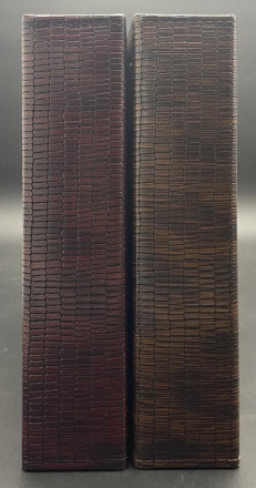 Альбом вертикальный 230х270х50 мм (Оптима), без листов, с металлическими уголками, с тиснением. Альбом вертикальный 230х270х50 мм (Оптима), без листов, с металлическими уголками, с тиснением.