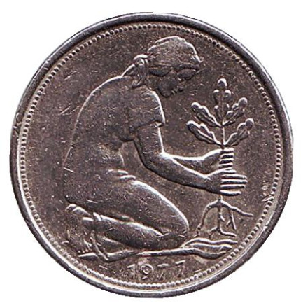 Монета 50 пфеннигов. 1977 год (F), ФРГ. Женщина, сажающая дуб.