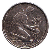 Монета 50 пфеннигов. 1982 год (J), ФРГ. Женщина, сажающая дуб. Монета 50 пфеннигов. 1982 год (J), ФРГ. Женщина, сажающая дуб.