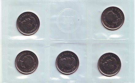 Банковский набор монет номиналом 25 центов (5 шт). 2015 год, Канада. 50 лет флагу Канады. (Цветной). Банковский набор монет номиналом 25 центов (5 шт). 2015 год, Канада. 50 лет флагу Канады. (Цветной).