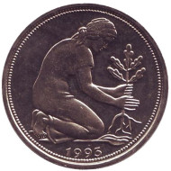 Монета 50 пфеннигов. 1993 год (D), ФРГ. Женщина, сажающая дуб. Монета 50 пфеннигов. 1993 год (D), ФРГ. Женщина, сажающая дуб.
