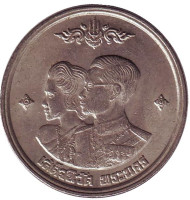 Монета 1 бат. 1961 год, Таиланд. Король Рама IX и королева Сирикит. Возвращение из заграницы. Монета 1 бат. 1961 год, Таиланд. Король Рама IX и королева Сирикит. Возвращение из заграницы.