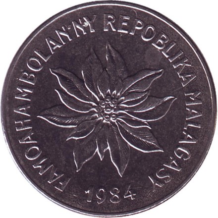 Монета 5 франков. 1984 год, Мадагаскар. Пуансеттия. Монета 5 франков. 1984 год, Мадагаскар. Пуансеттия.