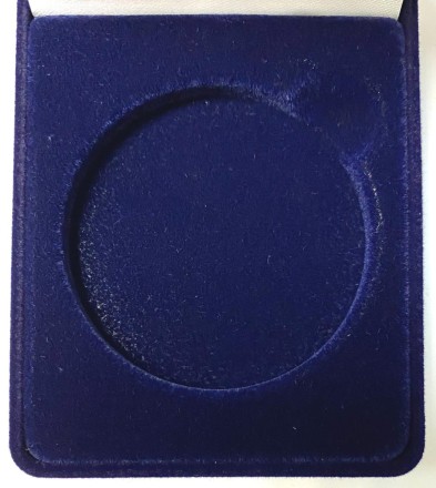 Футляр (коробка) прямоугольный для одной монеты диаметром до 46 мм. Производство Китай. 61х79х32 мм.