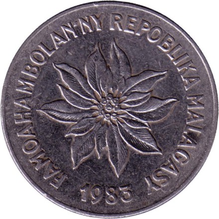 Монета 5 франков. 1983 год, Мадагаскар. Пуансеттия.