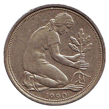 Монета 50 пфеннигов. 1990 год (D), ФРГ. Женщина, сажающая дуб.