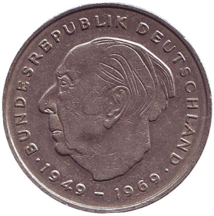 Монета 2 марки. 1975 год (D), ФРГ. Теодор Хойс.