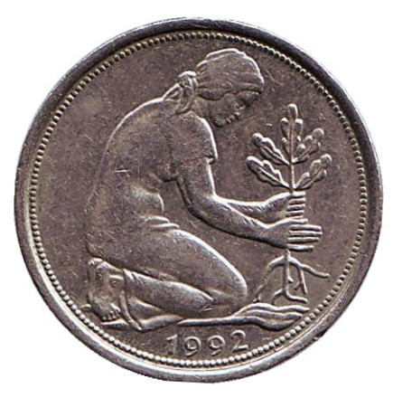 Монета 50 пфеннигов. 1992 год (F), ФРГ. Женщина, сажающая дуб.