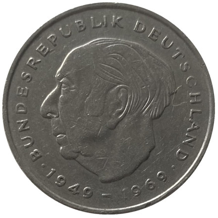 Монета 2 марки. 1975 год (J), ФРГ. Теодор Хойс.