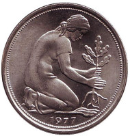 Монета 50 пфеннигов. 1977 год (G), ФРГ. Женщина, сажающая дуб. Монета 50 пфеннигов. 1977 год (G), ФРГ. Женщина, сажающая дуб.